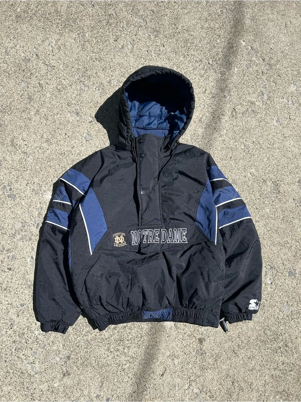 Vintage 90’s STARTER Black and Navy Notre Dame Pullover Puffer Jacket